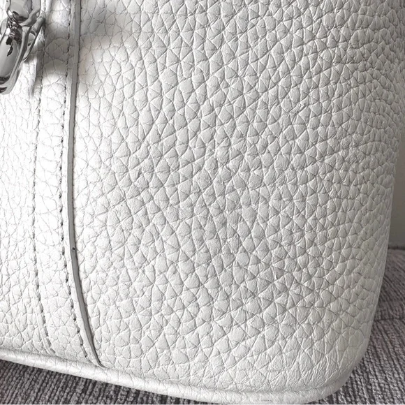 Elegant off White Leather Bucket Tote Bag with silver horse charm - Picture 10 of 13